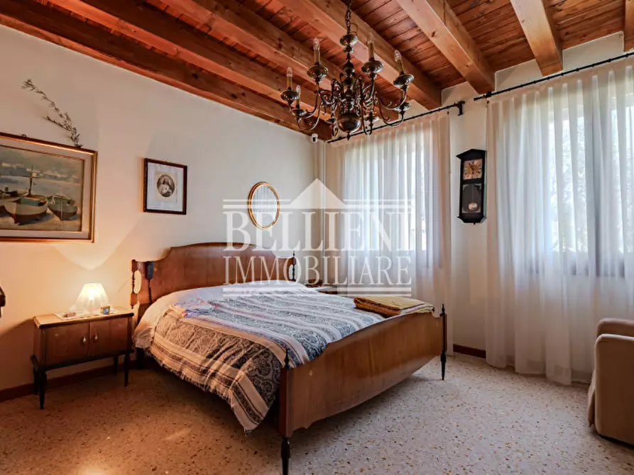 Immagine 8 di Casa bifamiliare in vendita  in Via Francesco Crispi a Costabissara