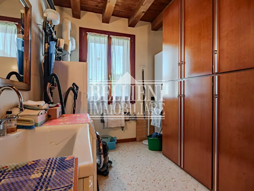 Immagine 12 di Casa bifamiliare in vendita  in Via Francesco Crispi a Costabissara
