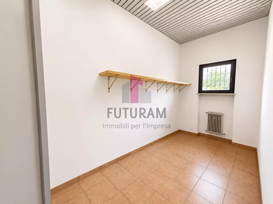 Immagine 8 di Capannone industriale in affitto  in STRADA DI SAVAIBONA,1 a Vicenza