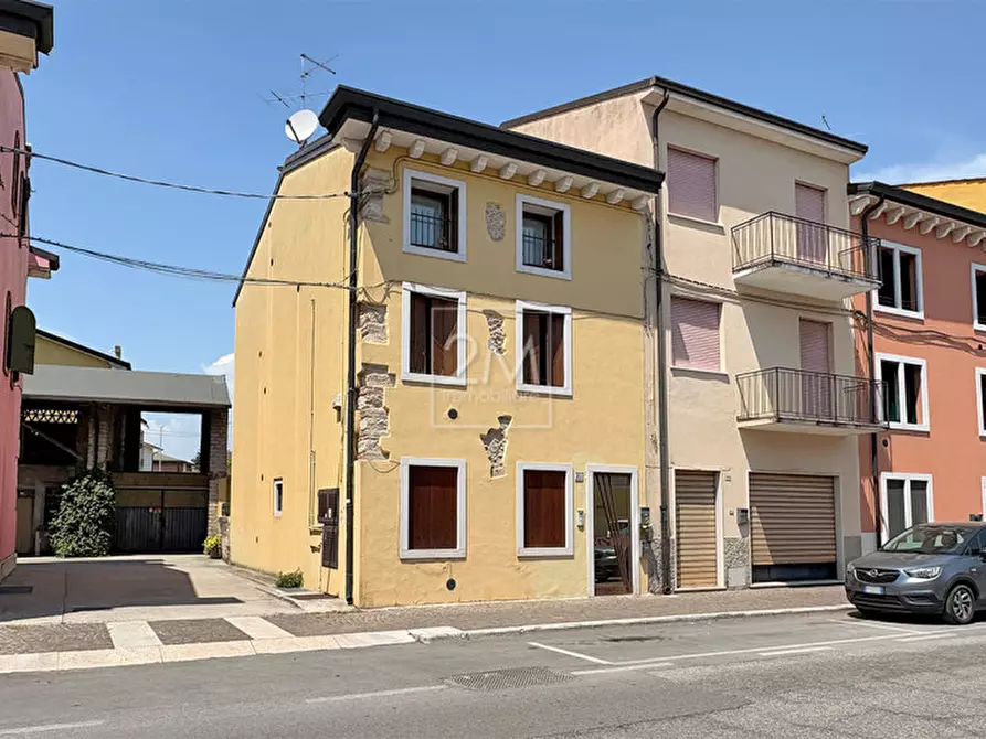 Immagine 2 di Appartamento in vendita  in Via Cavour a Villafranca Di Verona