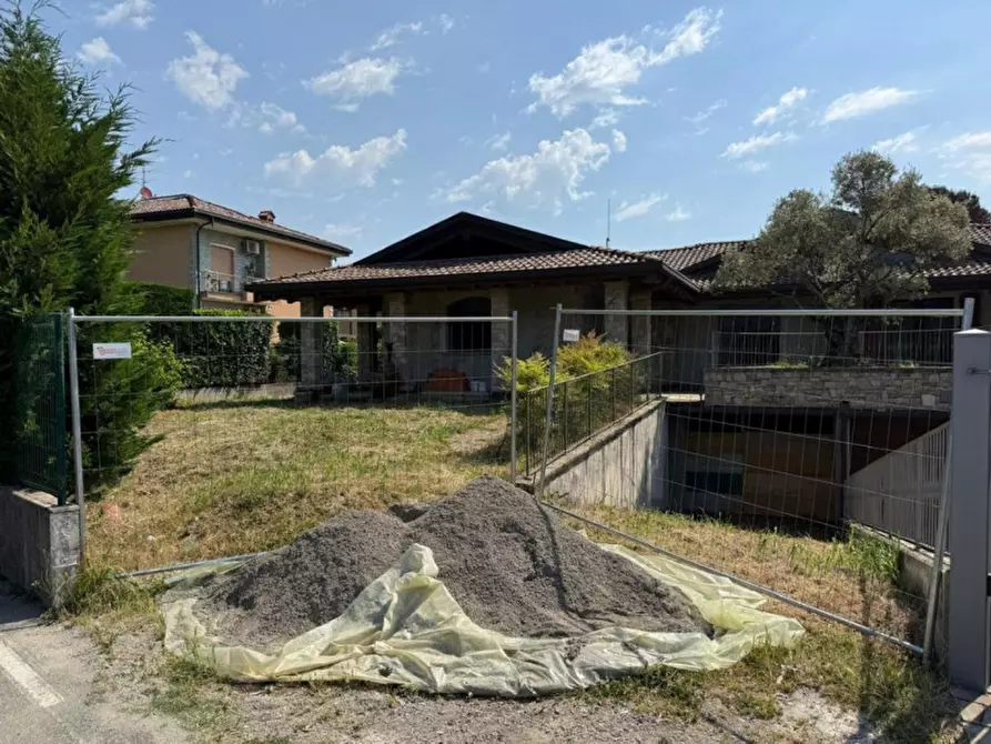 Immagine 1 di Villa in vendita  in Via delle Valli, 24033 Calusco d'Adda BG, Italia a Calusco D'adda