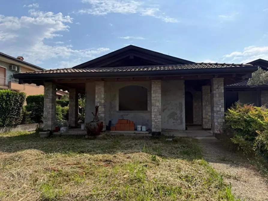 Immagine 2 di Villa in vendita  in Via delle Valli, 24033 Calusco d'Adda BG, Italia a Calusco D'adda