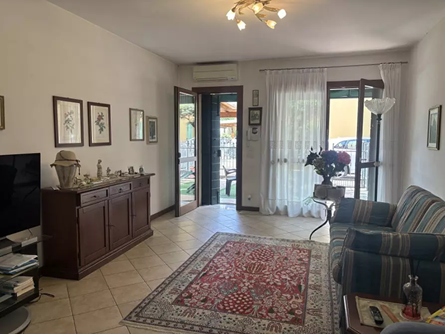 Immagine 1 di Casa trifamiliare in vendita  in Via Toscanini a Mestrino
