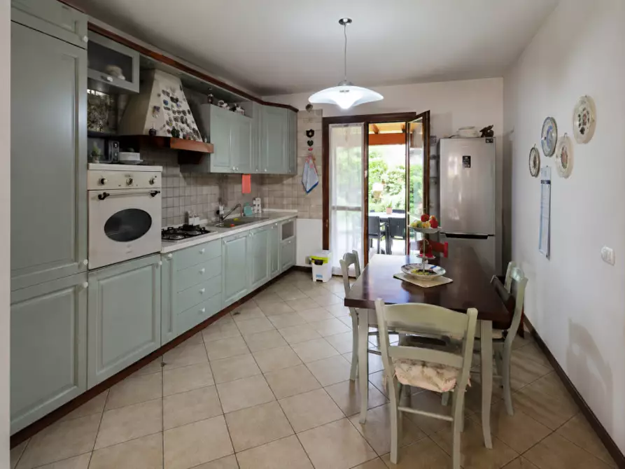 Immagine 3 di Casa trifamiliare in vendita  in Via Toscanini a Mestrino