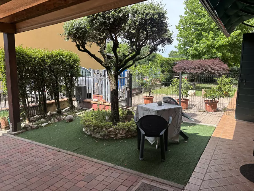 Immagine 4 di Casa trifamiliare in vendita  in Via Toscanini a Mestrino