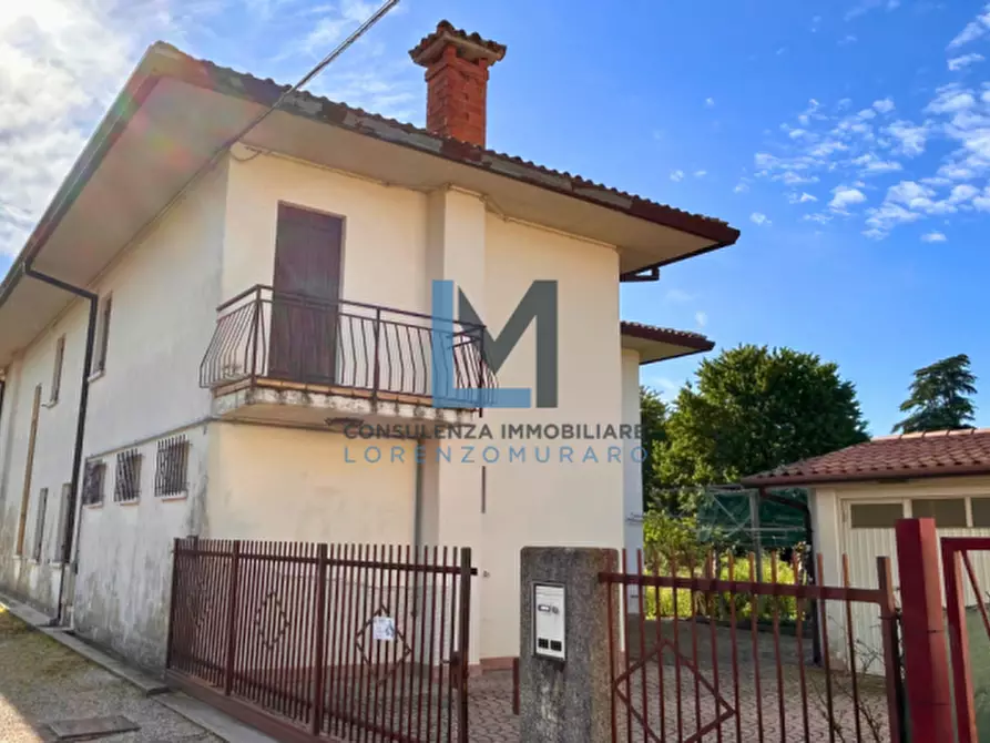 Immagine 1 di Casa indipendente in vendita  a Montebelluna
