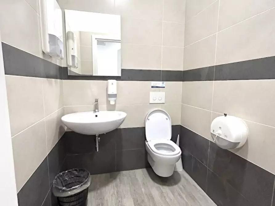 Immagine 9 di Ufficio in affitto  in via romagna a Cesena