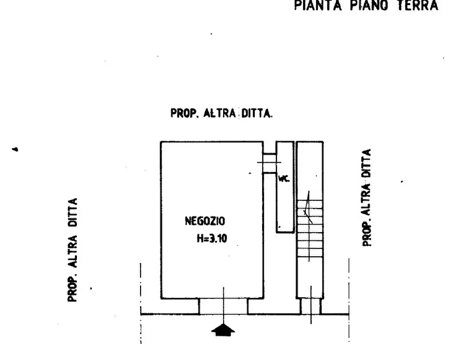 Immagine 12 di Negozio in vendita  in Via Sant'Antonio Abate a Napoli