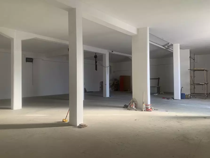Immagine 1 di Magazzino in vendita  in Via Grego 53/2 a Trieste