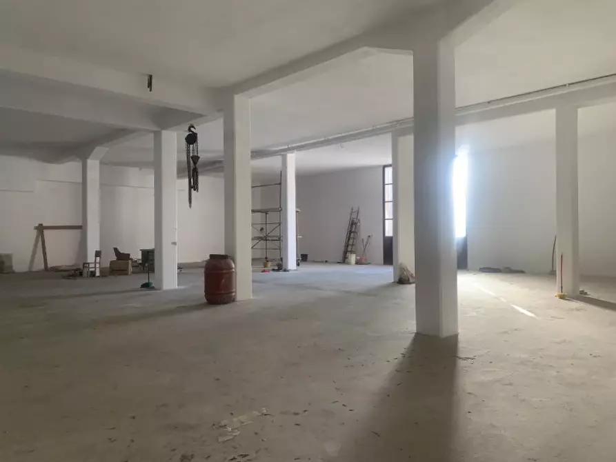 Immagine 2 di Magazzino in vendita  in Via Grego 53/2 a Trieste