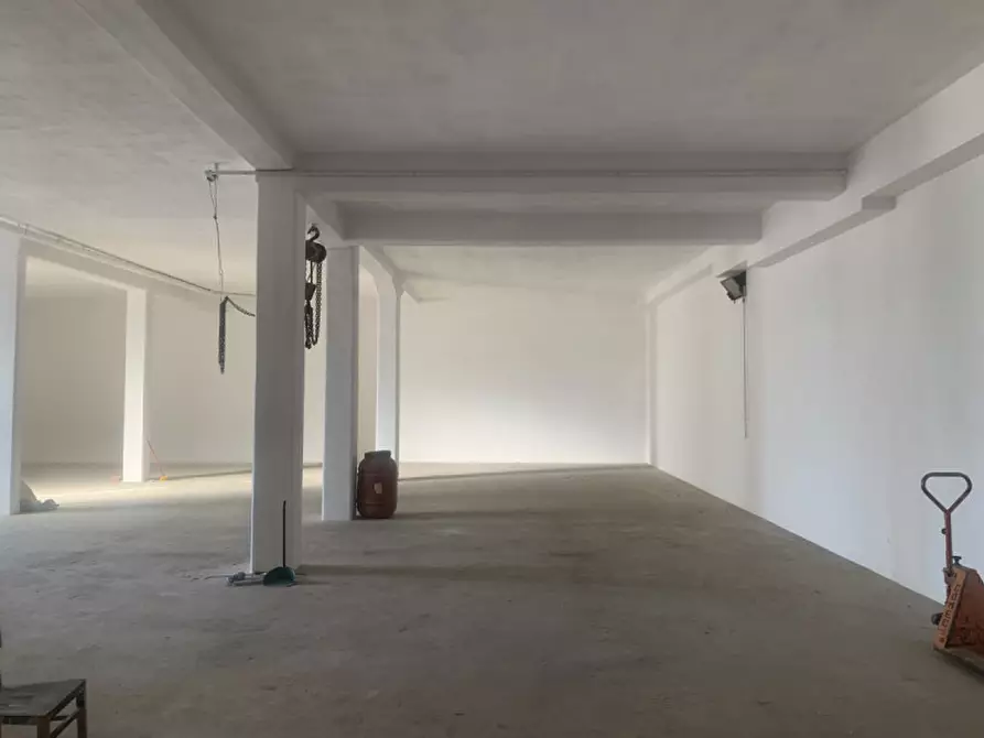 Immagine 10 di Magazzino in vendita  in Via Grego 53/2 a Trieste