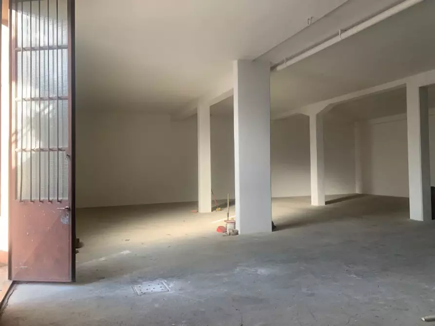 Immagine 12 di Magazzino in vendita  in Via Grego 53/2 a Trieste
