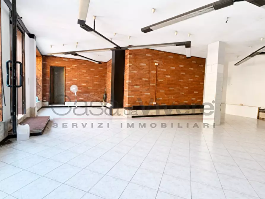 Immagine 11 di Negozio in vendita  in Via Enrico Caterino Davila a Piove Di Sacco