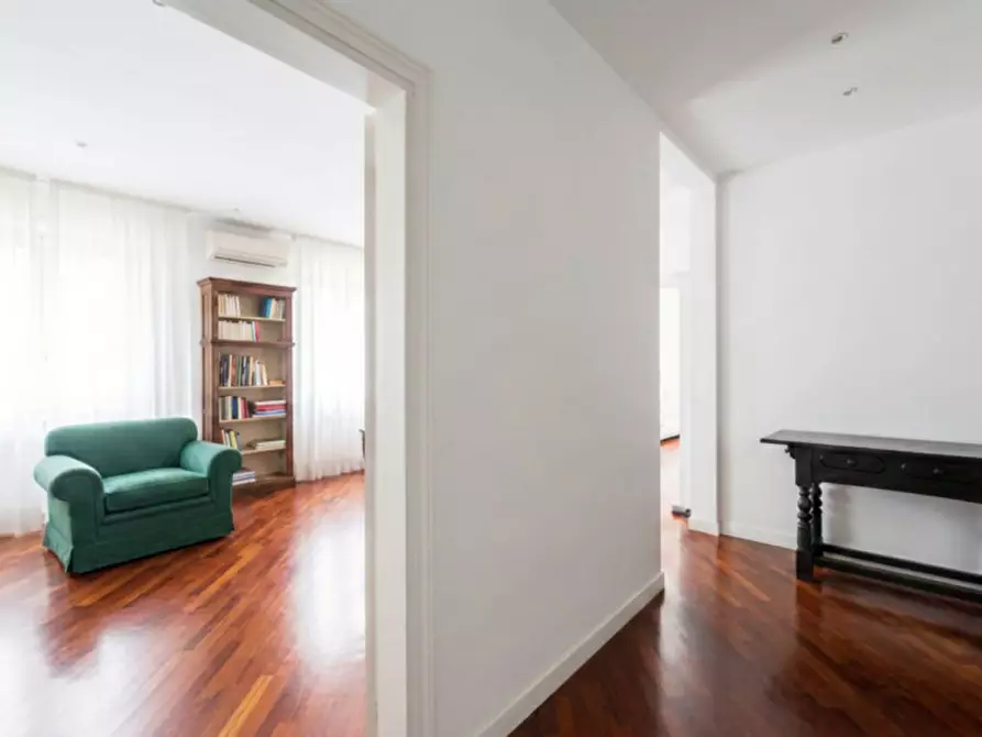 Immagine 3 di Appartamento in vendita  in Via Saragozza a Bologna