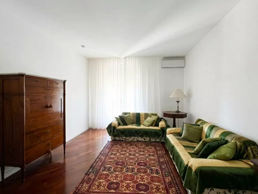Immagine 5 di Appartamento in vendita  in Via Saragozza a Bologna