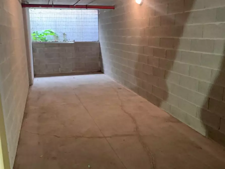 Immagine 1 di Garage in vendita  in Via Centro a Verona