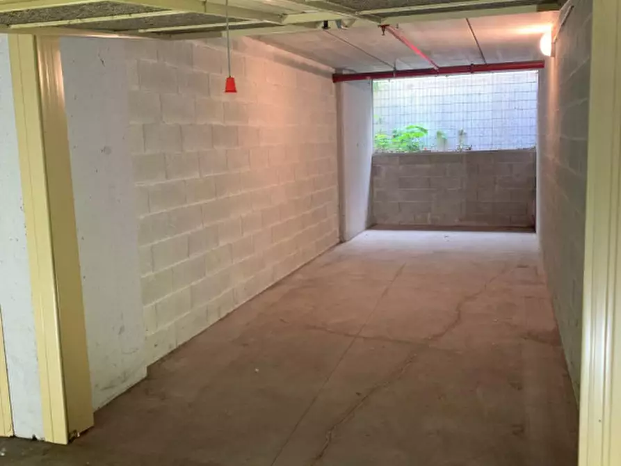 Immagine 4 di Garage in vendita  in Via Centro a Verona