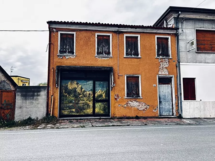 Immagine 1 di Negozio in vendita  a Badia Polesine