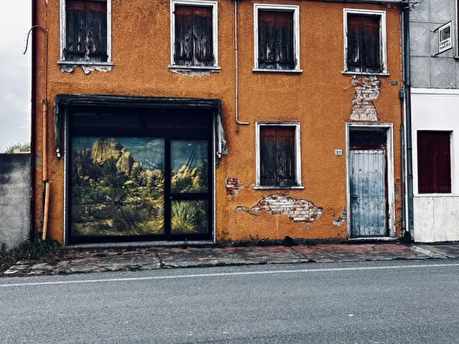 Immagine 3 di Negozio in vendita  a Badia Polesine