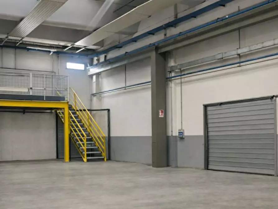 Immagine 1 di Capannone industriale in affitto  a Castelfranco Veneto