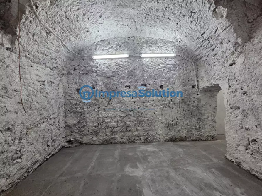 Immagine 4 di Magazzino in affitto  in Via Santa Brigida a Napoli