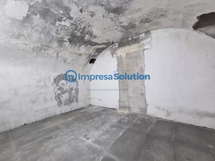 Immagine 7 di Magazzino in affitto  in Via Santa Brigida a Napoli