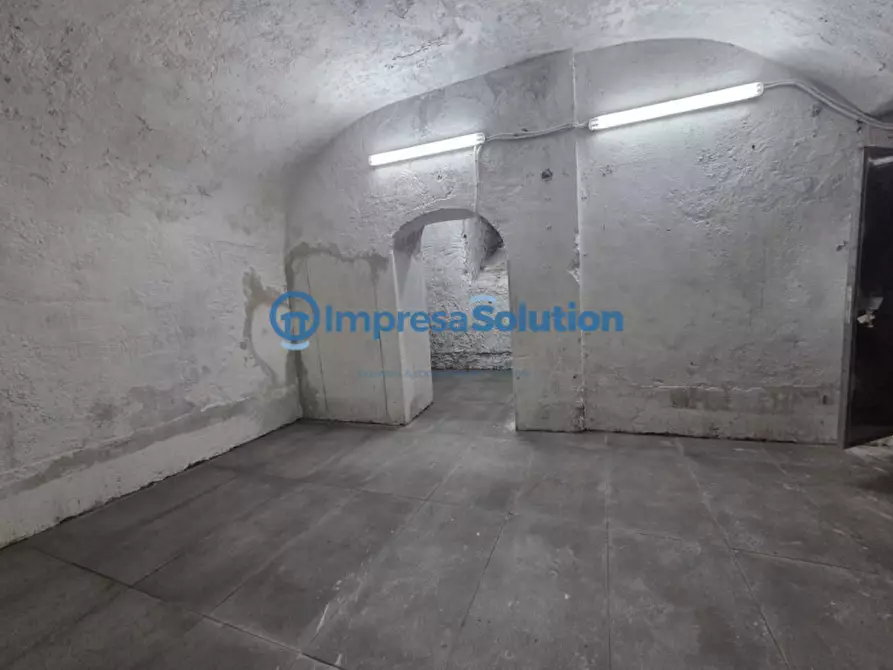 Immagine 9 di Magazzino in affitto  in Via Santa Brigida a Napoli
