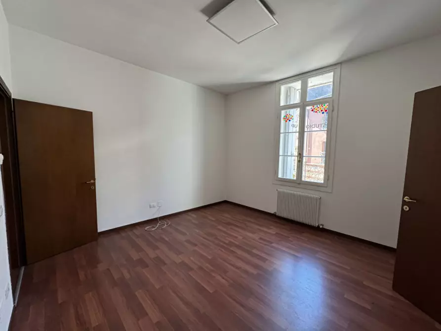 Immagine 4 di Ufficio in affitto  in Via Giuseppe Garibaldi a Lonigo