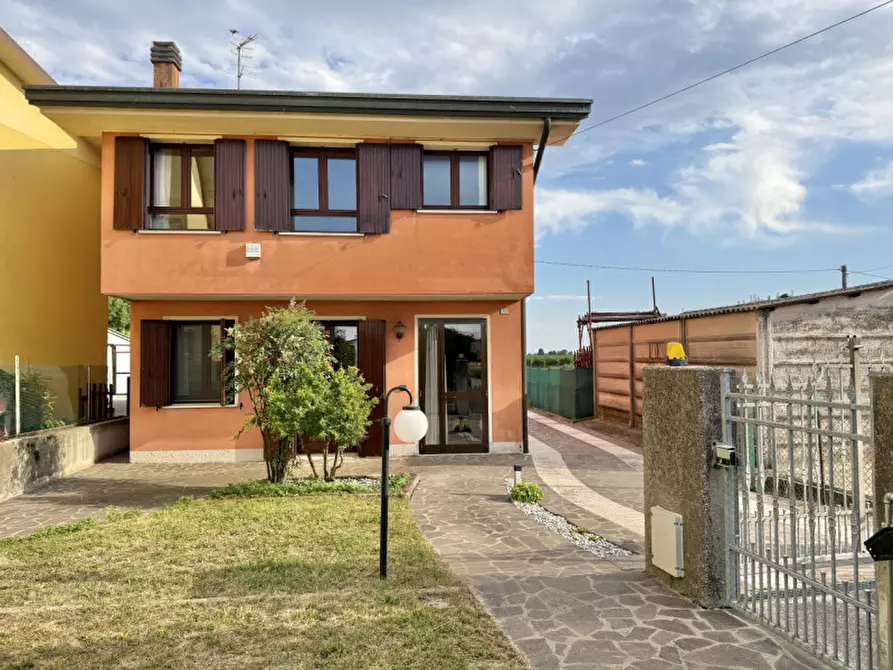 Immagine 1 di Casa indipendente in vendita  in via cuoro a Solesino
