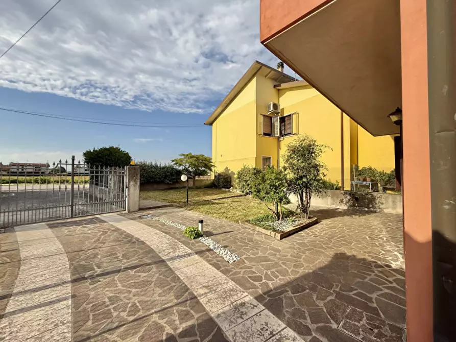 Immagine 2 di Casa indipendente in vendita  in via cuoro a Solesino