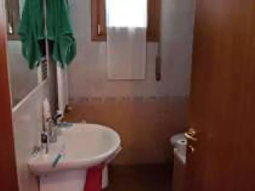 Immagine 9 di Appartamento in vendita  in Via Rubicone 21 a Venezia