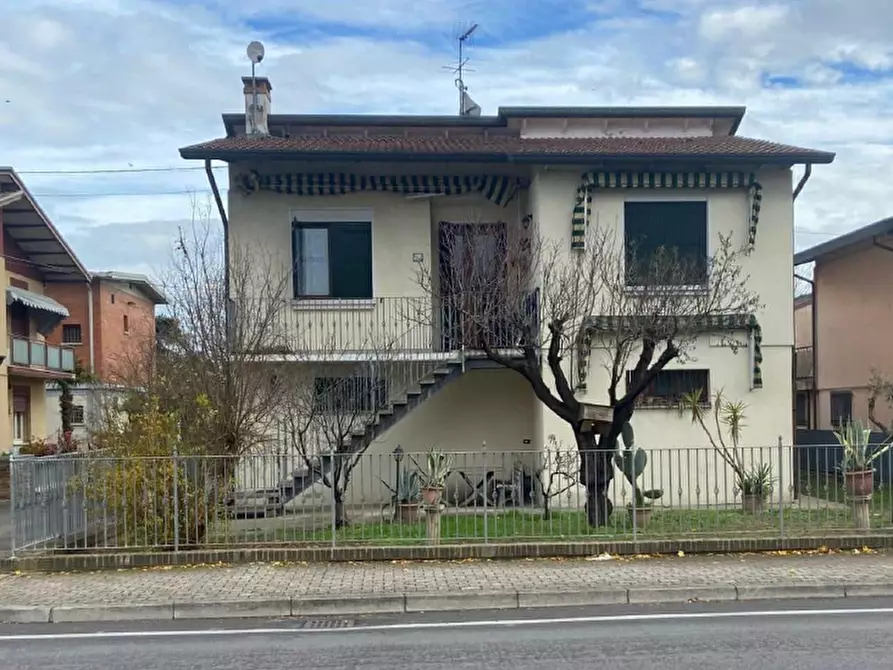 Immagine 1 di Casa indipendente in vendita  in Via Roma, 30 a Campolongo Maggiore
