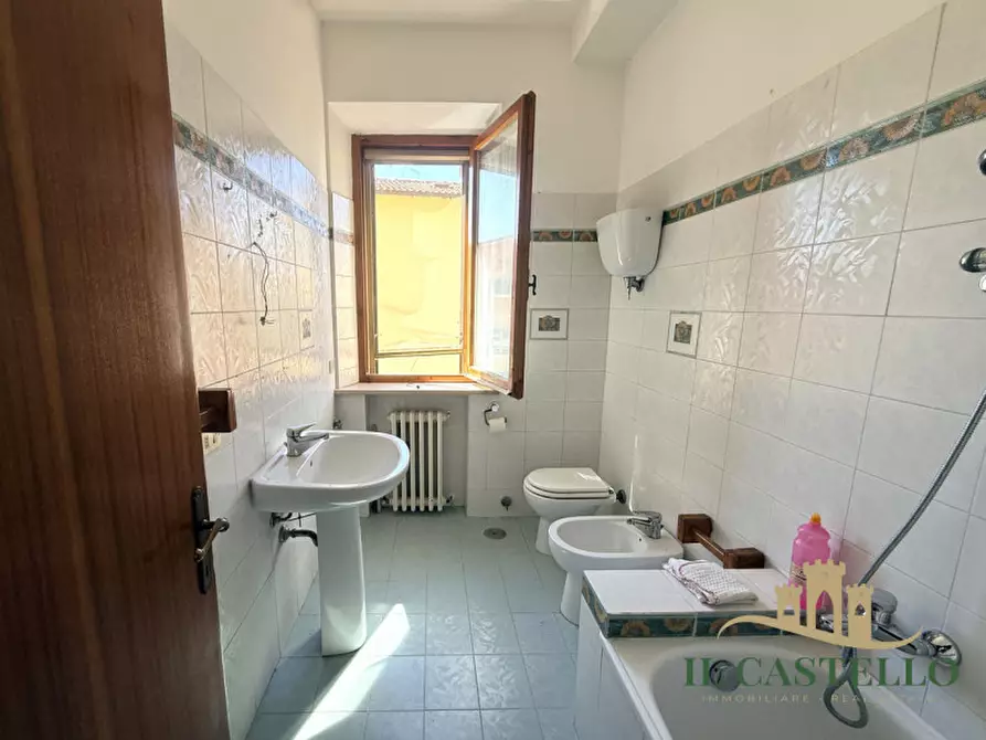 Immagine 12 di Appartamento in vendita  in Via Roma a Castiglione Del Lago
