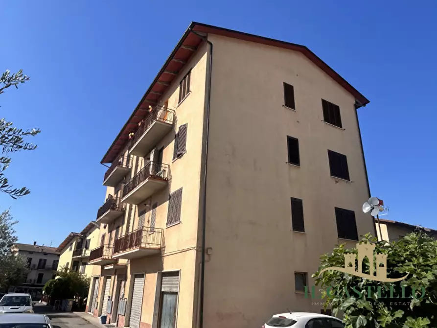 Immagine 17 di Appartamento in vendita  in Via Roma a Castiglione Del Lago