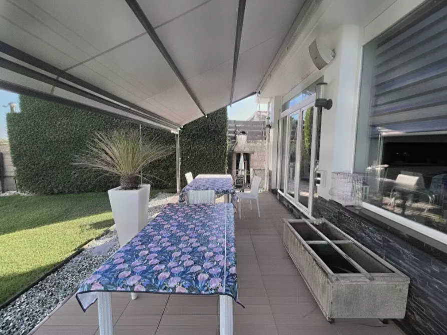 Immagine 5 di Casa indipendente in vendita  in VIA DELLA CAMPANA a Anzio