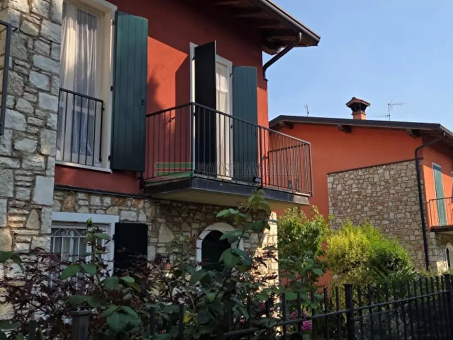 Immagine 1 di Villetta a schiera in vendita  in Via dei Sabbioni a Ome