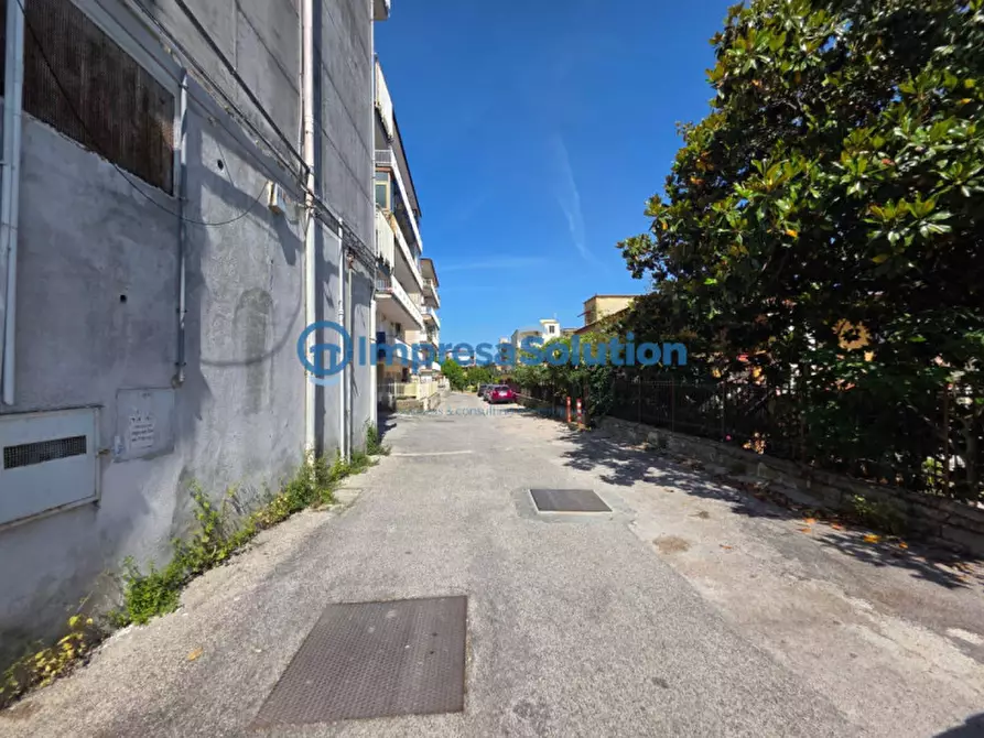 Immagine 1 di Laboratorio in vendita  in Via Arcangelo Corelli a Napoli