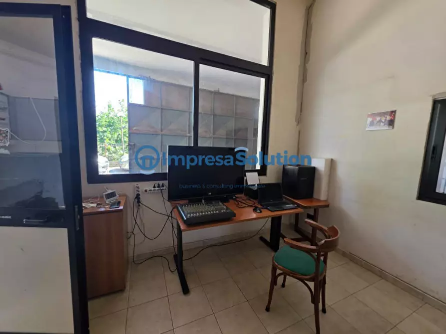 Immagine 6 di Laboratorio in vendita  in Via Arcangelo Corelli a Napoli