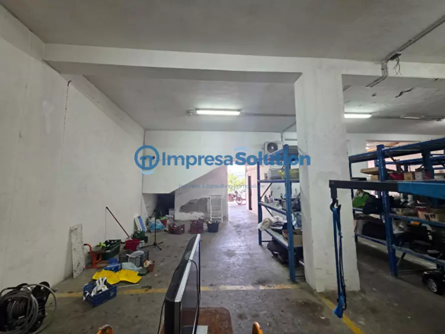 Immagine 9 di Laboratorio in vendita  in Via Arcangelo Corelli a Napoli