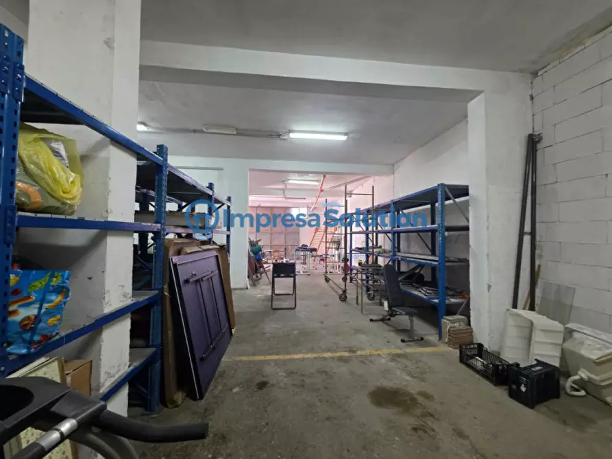 Immagine 14 di Laboratorio in vendita  in Via Arcangelo Corelli a Napoli