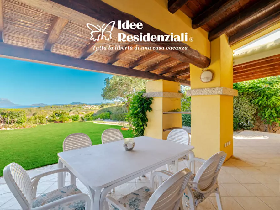 Immagine 2 di Villa in vendita  a Golfo Aranci