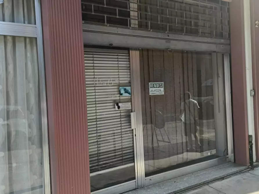 Immagine 1 di Negozio in vendita  in Via Eleuterio Pagliano  21 a Casale Monferrato