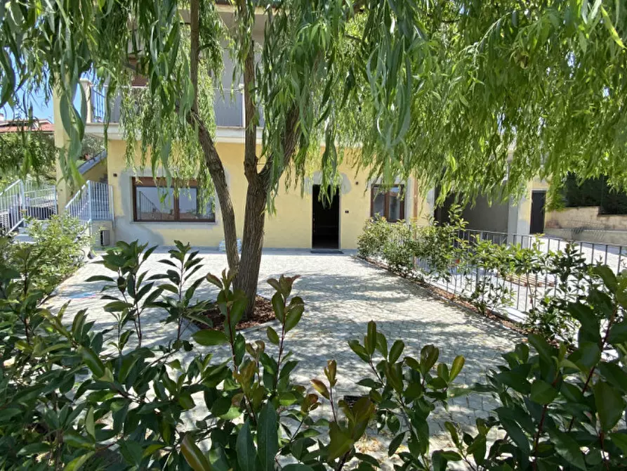Immagine 1 di Appartamento in affitto  in Salita Gino Rocca a Alba
