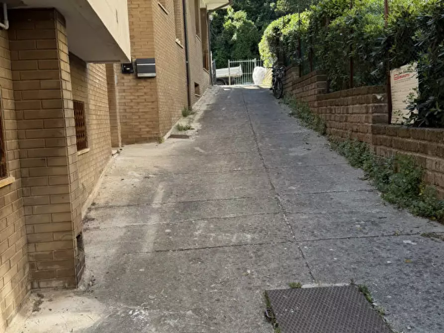 Immagine 3 di Garage in vendita  in Via Urbano Salvolini 11 a Ancona