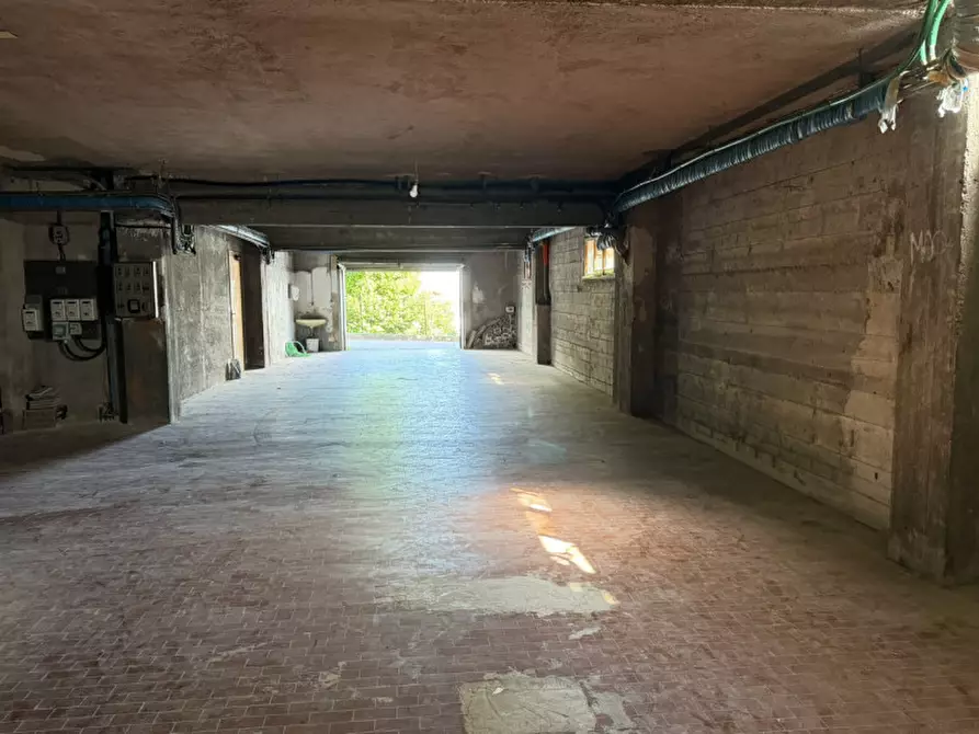 Immagine 5 di Garage in vendita  in Via Urbano Salvolini 11 a Ancona