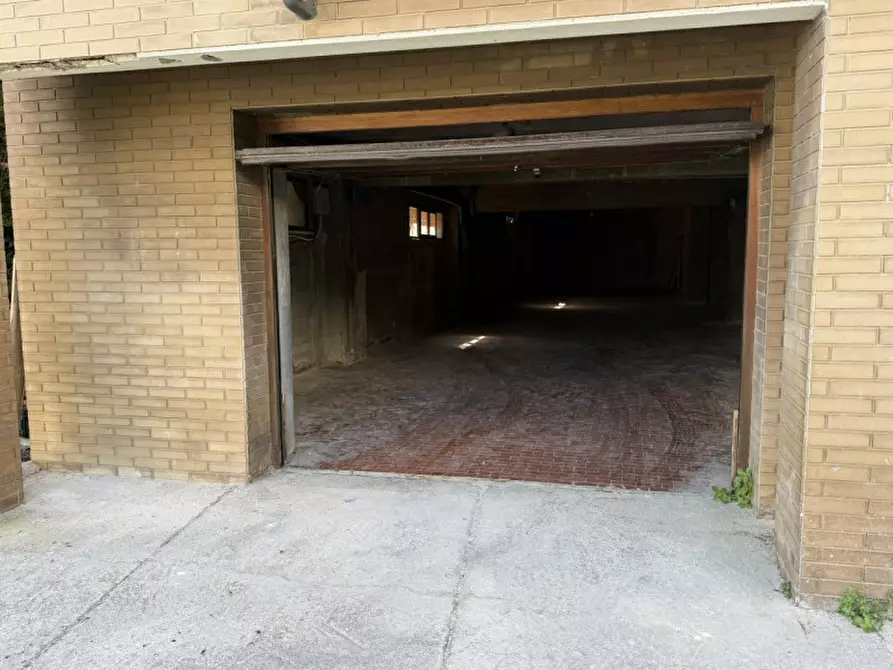 Immagine 8 di Garage in vendita  in Via Urbano Salvolini 11 a Ancona