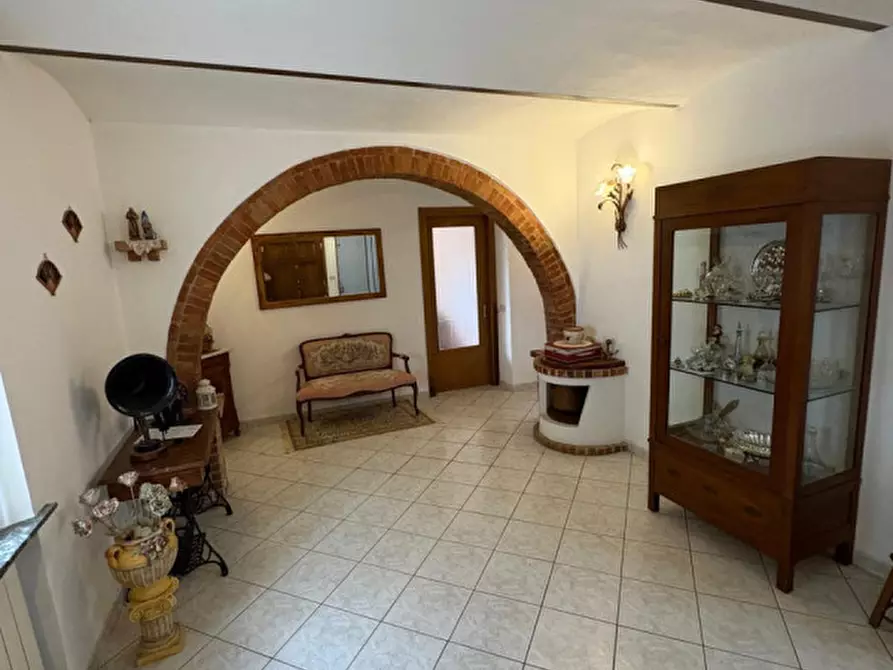 Immagine 4 di Casa indipendente in vendita  a Castiglione Del Lago