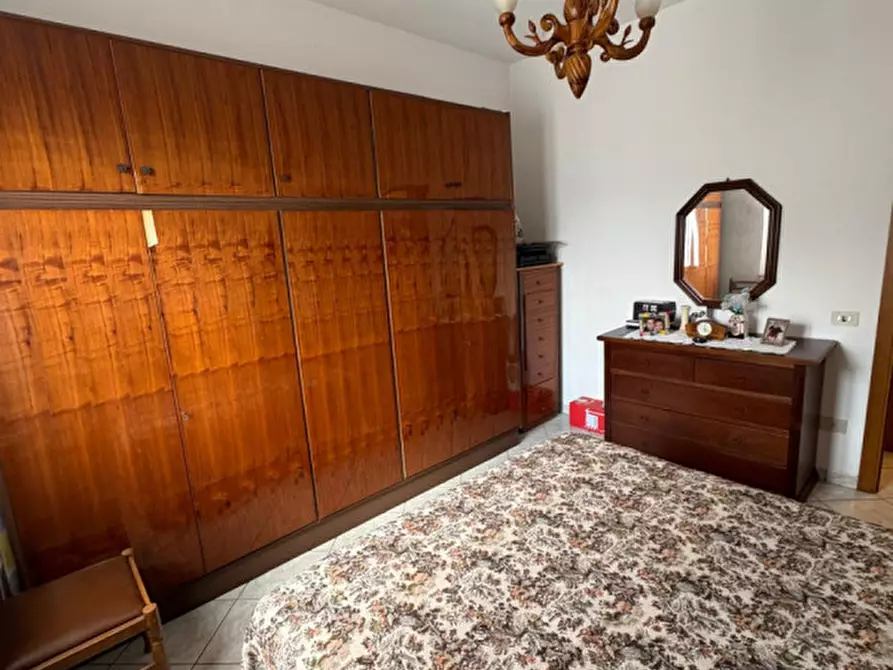 Immagine 11 di Casa indipendente in vendita  a Castiglione Del Lago