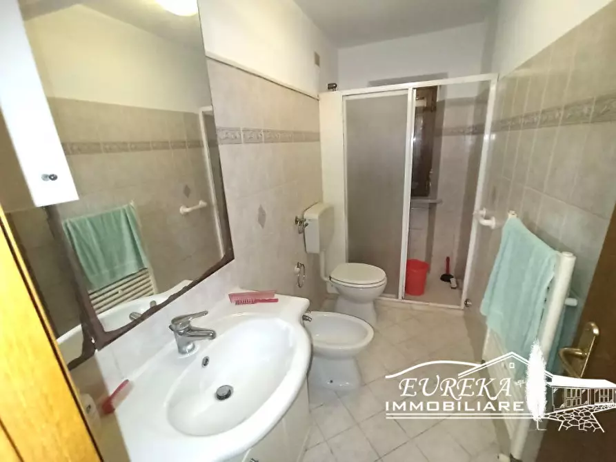 Immagine 15 di Casa indipendente in vendita  a Castiglione Del Lago