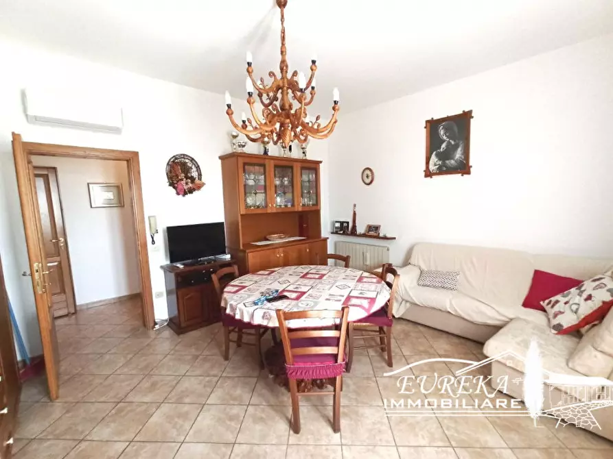 Immagine 18 di Casa indipendente in vendita  a Castiglione Del Lago